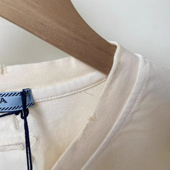 Ženska cropped majica s printom slova na prsima, okrugli izrez, kratki rukavi, gradski stil, proljeće-ljeto 2025