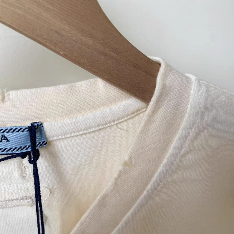 Ženska cropped majica s printom slova na prsima, okrugli izrez, kratki rukavi, gradski stil, proljeće-ljeto 2025