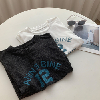 Ženski T-shirt od rayona, okrugli izrez, kratki rukavi, udoban kroj s printom slova