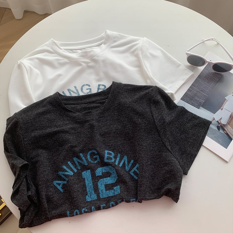 Ženski T-shirt od rayona, okrugli izrez, kratki rukavi, udoban kroj s printom slova