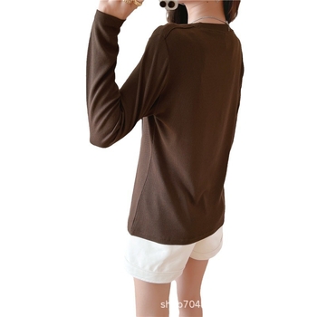 Tricou maternitate de bază pentru primăvară-toamnă, mâneci lungi, guler rotund, deschideri pentru alăptare (stânga și dreapta), croială slim, lungime 50–65 cm