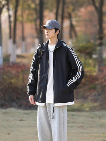 Nylon anyagú kapucnis kabát UV-védelemmel, lazított szabású, cipzár