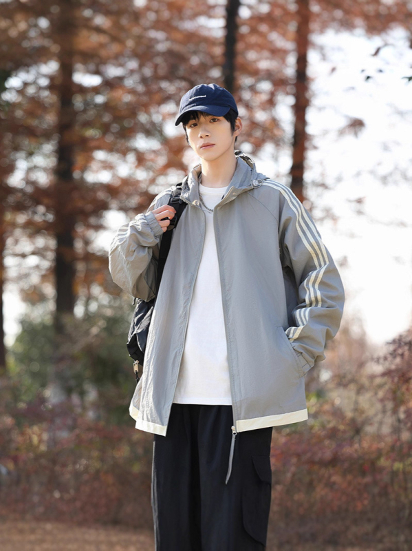 Nylon anyagú kapucnis kabát UV-védelemmel, lazított szabású, cipzár