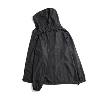 Napsütésvédő kapucnis dzseki, 100% poliészter, laza szabás, légáteresztő.