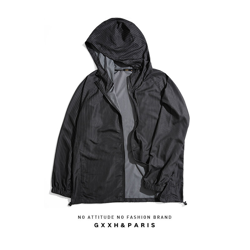 Napsütésvédő kapucnis dzseki, 100% poliészter, laza szabás, légáteresztő.