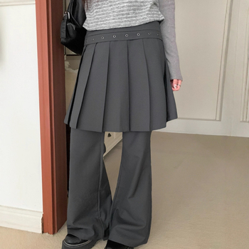 Falošný dvojdielny set: plisovaná sukňa s kovovou sponou a bootcut nohavice s plisovaním (Materiál: tkanina, prirodzený pás, jar 2025)