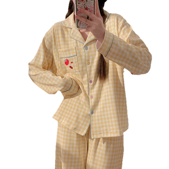 Бременна пижама за кърмене с подплънки за бюста - Milk Silk, полиестер 95-100%, дълги ръкави, къси панталони, пролет 2025