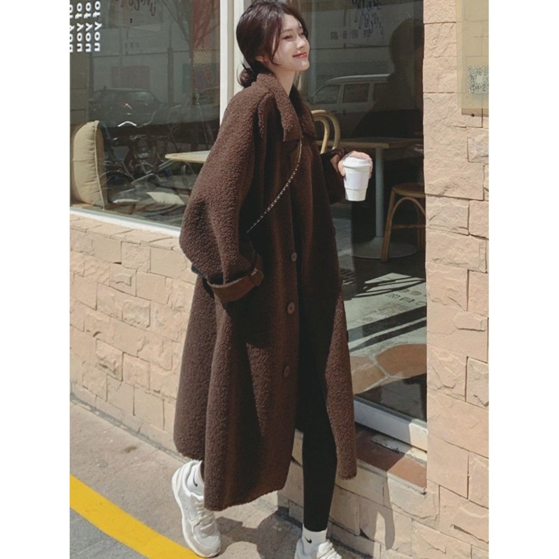 Grūtnieču mētelis korejiešu stilā, vidēja garuma, brīva piegriezuma, aitas vilna, jakas apkakle