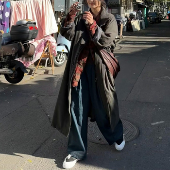 Дамски тренчкот със свободен силует, средно дълъг модел, полиестер, пачворк детайли