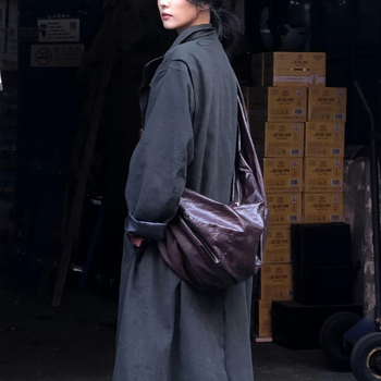 Дамски тренчкот със свободен силует, средно дълъг модел, полиестер, пачворк детайли