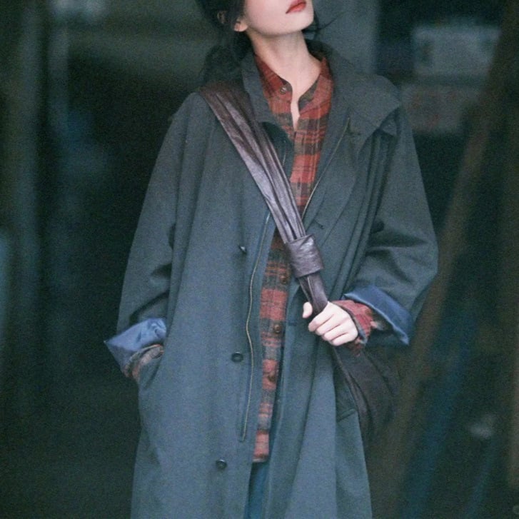 Дамски тренчкот със свободен силует, средно дълъг модел, полиестер, пачворк детайли