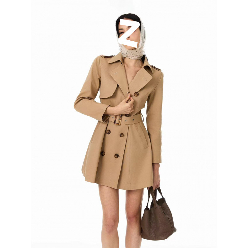 Sieviešu vēja jaka ar šauru siluetu, garas piedurknes, vidēja garuma, kakla apkakle, audums: konopju šķiedras + regenerētā celuloze (>95%), rudens 2025