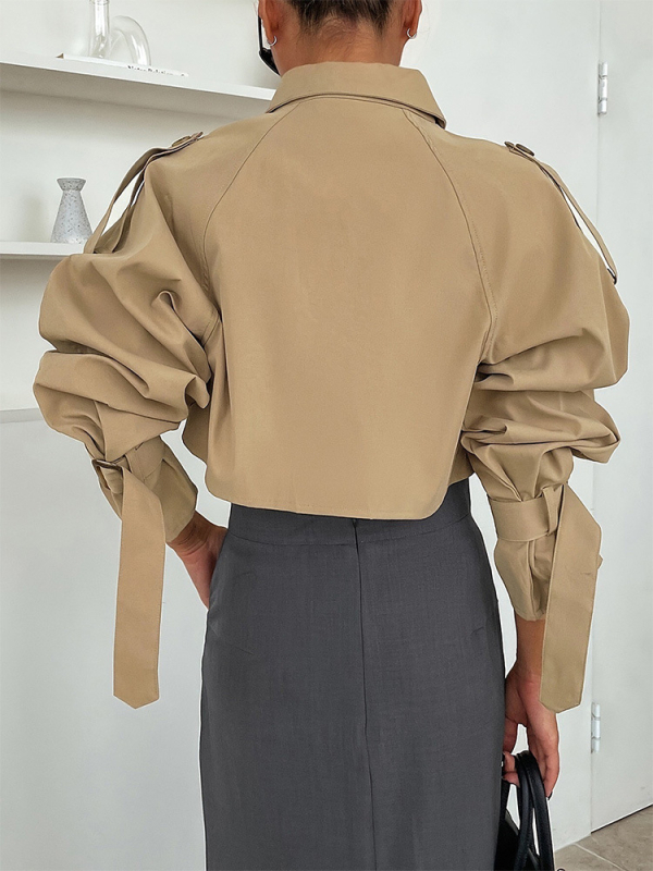 Poliesterski kratki trench kaput s reverom, dvostruko kopčanje, slobodan kroj, dugi rukavi, gradski stil