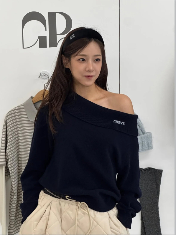 Top tricotat cu glugă, croială lejeră, mâneci lungi, guler drept, Iarnă 2025