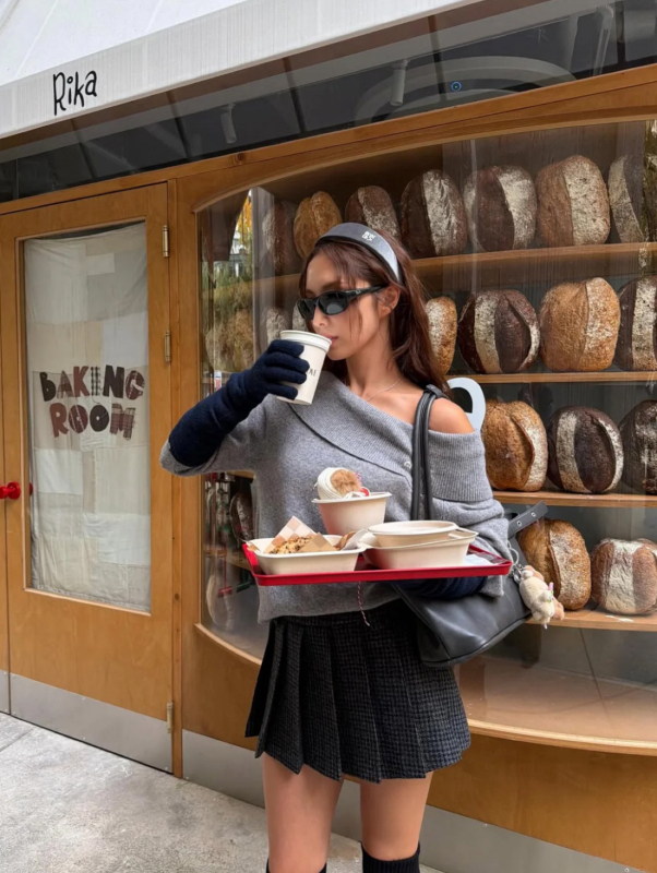 Top tricotat cu glugă, croială lejeră, mâneci lungi, guler drept, Iarnă 2025