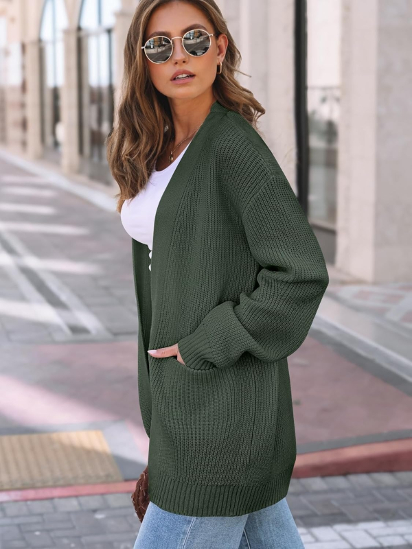 Cardigan din imitație de cașmir, cu poliester și vascoză; stil vedetă, croială lejeră; mâneci lungi; lungime 50–65 cm