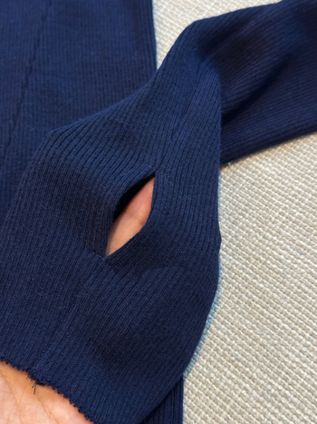 Vuneni džemper s kapucjom i poluzipom, visokim ovratnikom, uskim krojem