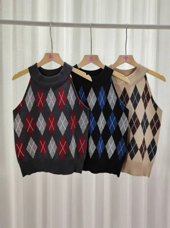 Pleten bez rukava top s halterom i kontrastnim dijamantnim uzorkom, uski kroj, viskoza 70–80%