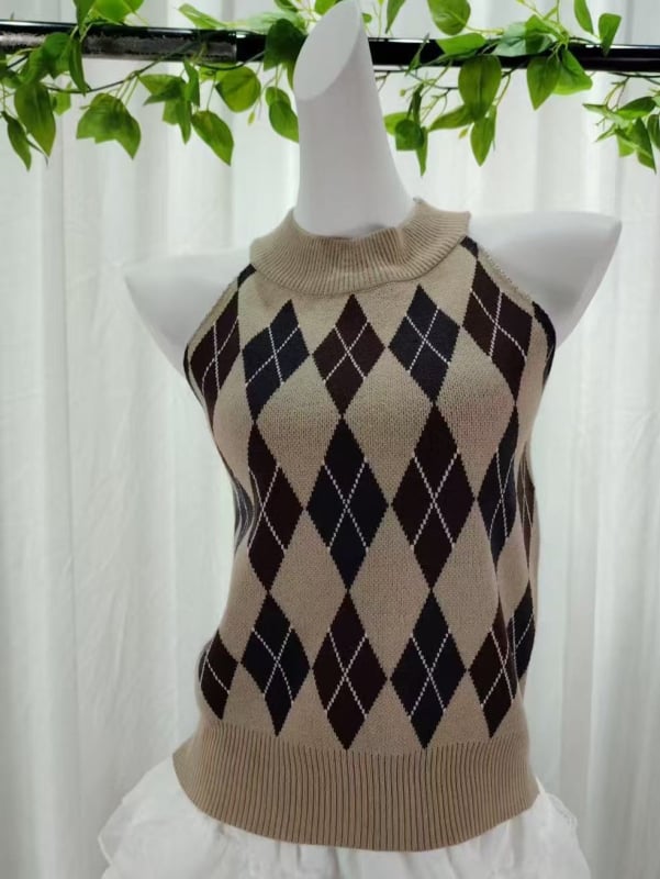 Pleten bez rukava top s halterom i kontrastnim dijamantnim uzorkom, uski kroj, viskoza 70–80%