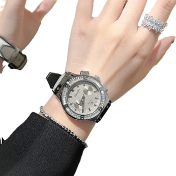 Ženski sat u luksuznom stilu s velikim brojčanikom i kalendarom, kvarcni pokret (Chenlong SL28), promjer brojčanika 38 mm, vodootpornost 30M, kožni remen