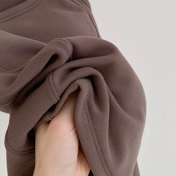 Moteriška termo liemenė su krūtinės pagalvė, dviejų sluoksnių poliesteris, velveto įdėklas, U formos kaklas, be rankovių