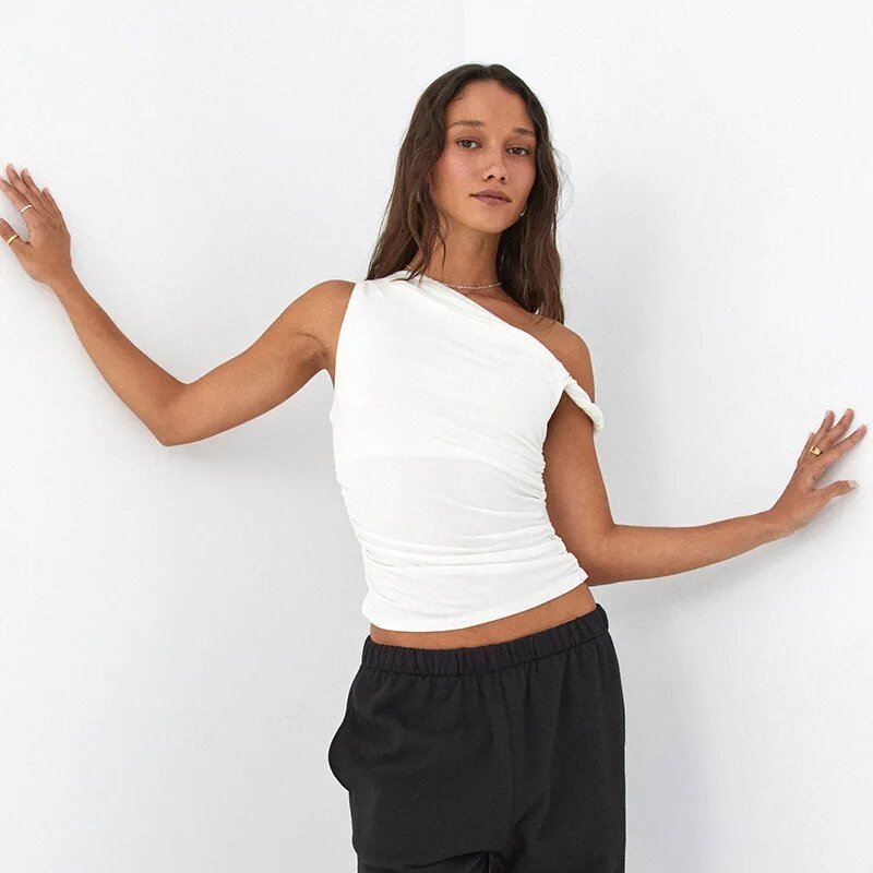 Ženski top s jednim ramom, plisirani, slim fit, ultra kratka duljina, ultra tanke naramice, jednofarbni uzorak