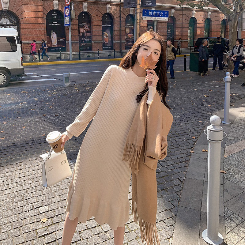 Rochie de alăptat postnatală, tricotată, în stil street, siluetă sirenă, guler rotund, mâneci lungi, lungime midi, toamna 2025