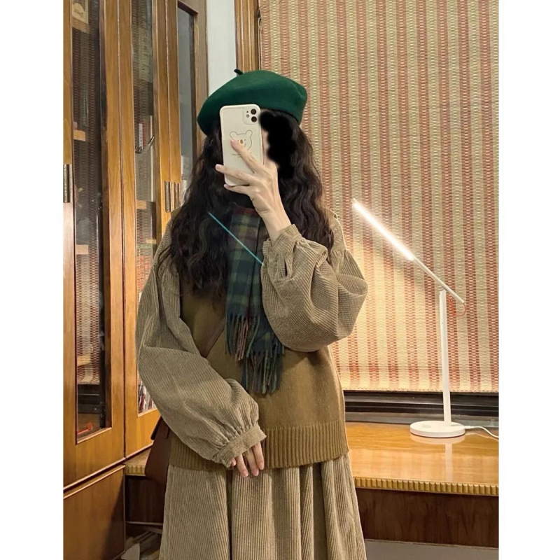 Costum matern: fustă midi și top cu mâneci lungi, tricot din bumbac 50–70%, toamnă 2023