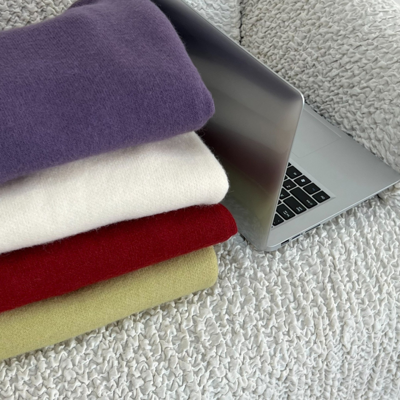 Trudnička pletena haljina, labav kroj, okrugli izrez, dugi rukavi, poliester-elastan smjesa (30–50% elastana)