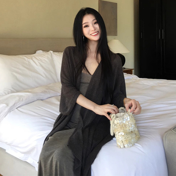 Trudnički set za proljeće-ljeto 2025: pleteni kardigan i haljina na trakice, francuski stil visoke klase