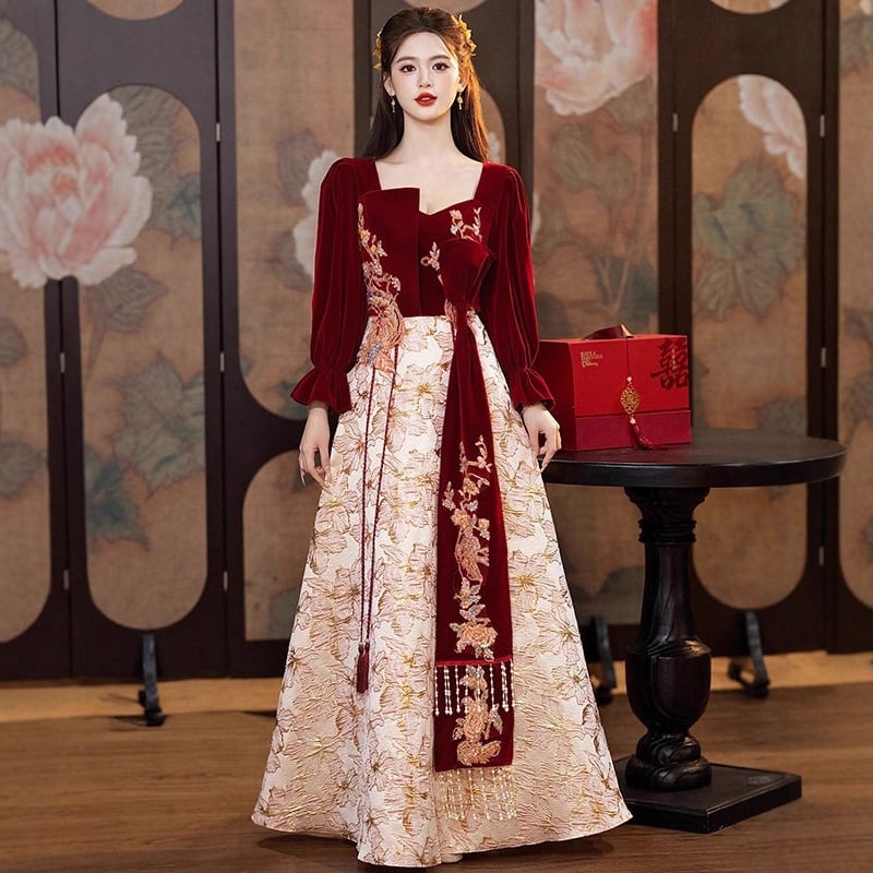 Rochie de mireasă cu mâneci lungi, croială în A, talie înaltă, fustă lungă, toamnă 2025