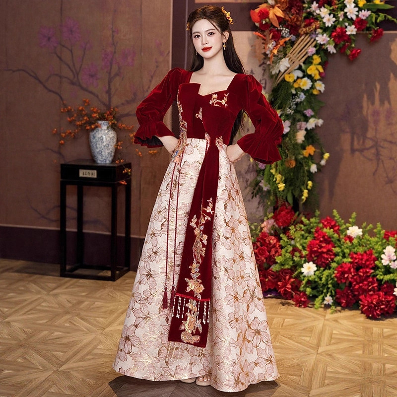Rochie de mireasă cu mâneci lungi, croială în A, talie înaltă, fustă lungă, toamnă 2025