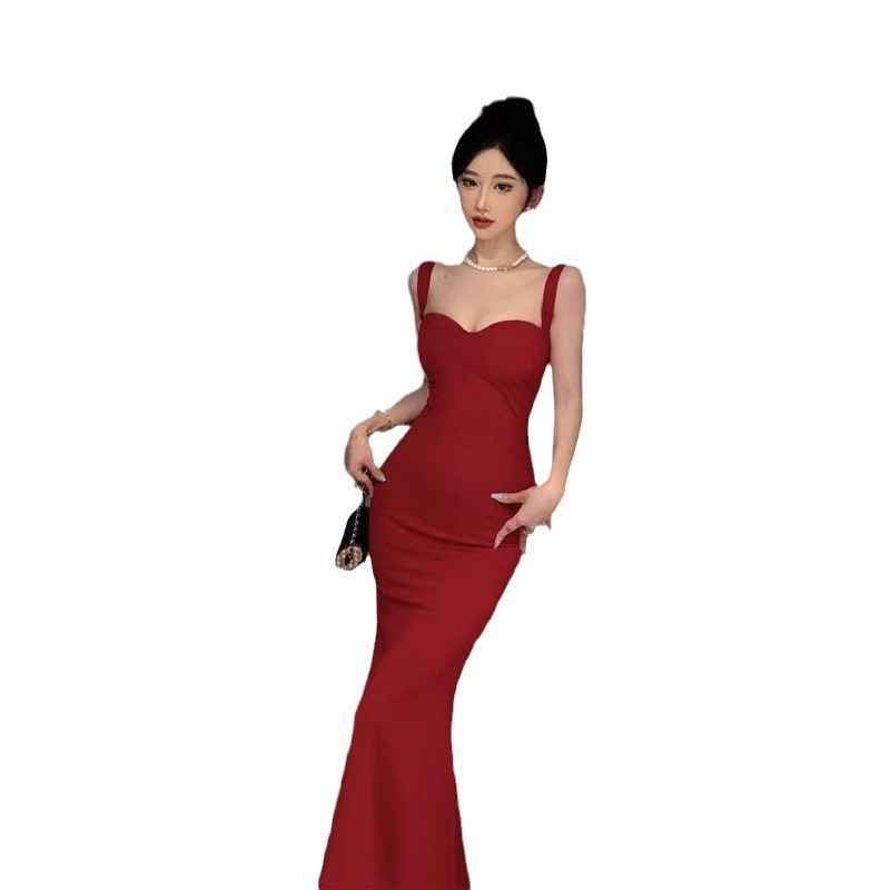 Rochie lungă inspirată de Hepburn, decolteu off-shoulder, fără mâneci, fustă în formă de coadă de pește, poliester stretch, țesătură tricotată, talie medie