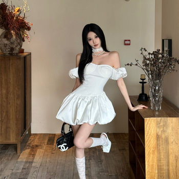 Rochie din satin cu mâneci bufante, talie înaltă, fustă bufantă și fermoar