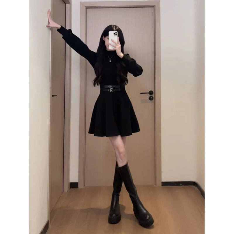 Rochie - țesătură poliester; model solid; siluetă în formă de A; guler semi-turtleneck; mâneci lungi