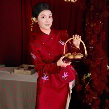 Rochie de mireasă cu siluetă coadă de pește, talie înaltă, mâneci lungi, fustă lungă — lansare toamnă 2025