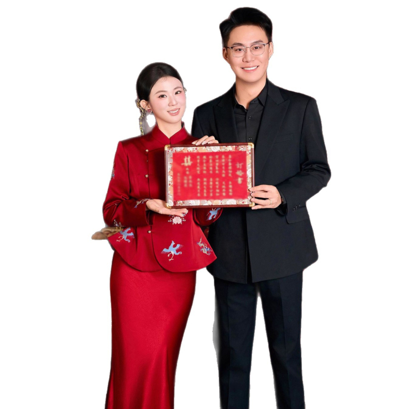 Rochie de mireasă cu siluetă coadă de pește, talie înaltă, mâneci lungi, fustă lungă — lansare toamnă 2025