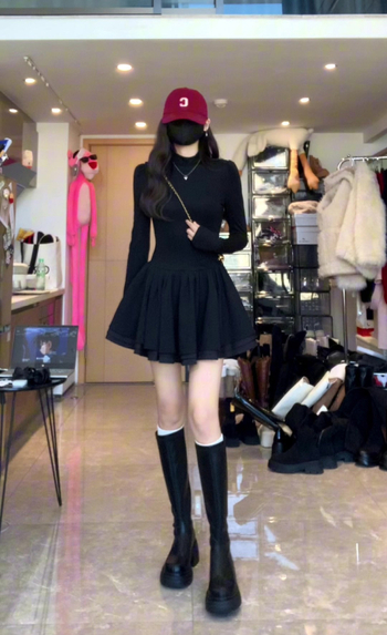 Rochie în linie A, cu guler semi-înalt, mâneci lungi, culoare solidă, stil pulover