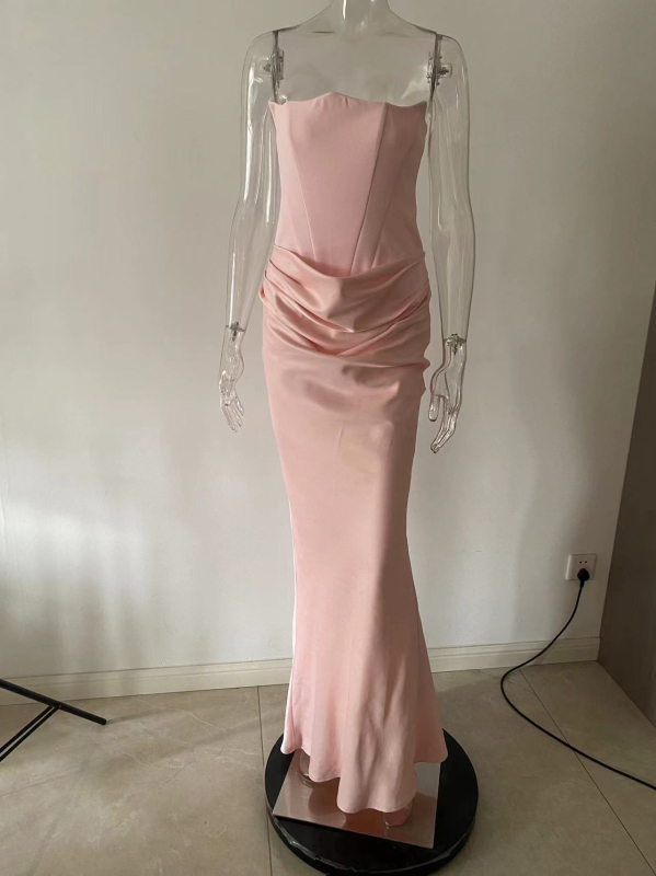 Rochie cu coadă de pește, țesătură din bucăți, fără mâneci, croială strânsă, poliester