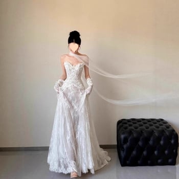 Rochie de mireasă fără bretele, talie înaltă, mâneci lungi, fustă lungă, voal în stil Mori