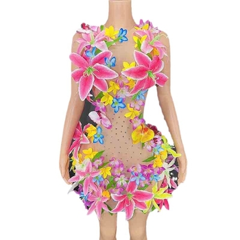 Ujjatlan spandex ruha, absztrakt mintázat, kerek nyak, mini hossz