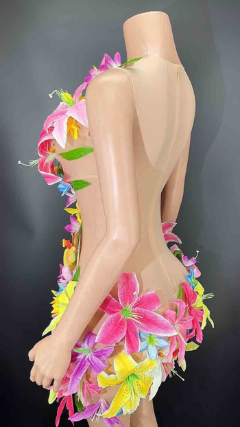 Ujjatlan spandex ruha, absztrakt mintázat, kerek nyak, mini hossz