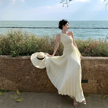 Rochie midi în stil franțuzesc, decupată cu plisuri, umeri înclinați, fără mâneci, talie înaltă, A-line, poliester