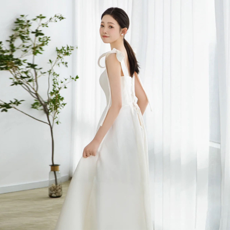 Rochie de mireasă în stil francez cu bretele subțiri, material poliester, siluetă A-line, fără mâneci, talie înaltă, lungă