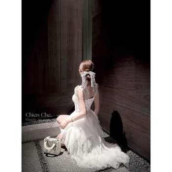 Rochie din plasă cu bretele, decolteu în V, fără mâneci, lungă, tiv asimetric