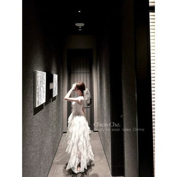 Rochie din plasă cu bretele, decolteu în V, fără mâneci, lungă, tiv asimetric