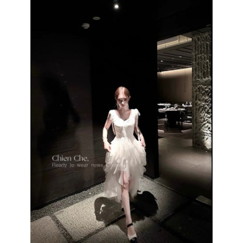 Rochie din plasă cu bretele, decolteu în V, fără mâneci, lungă, tiv asimetric