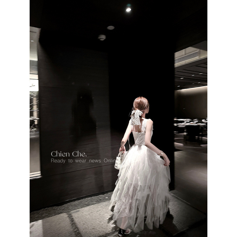 Rochie din plasă cu bretele, decolteu în V, fără mâneci, lungă, tiv asimetric