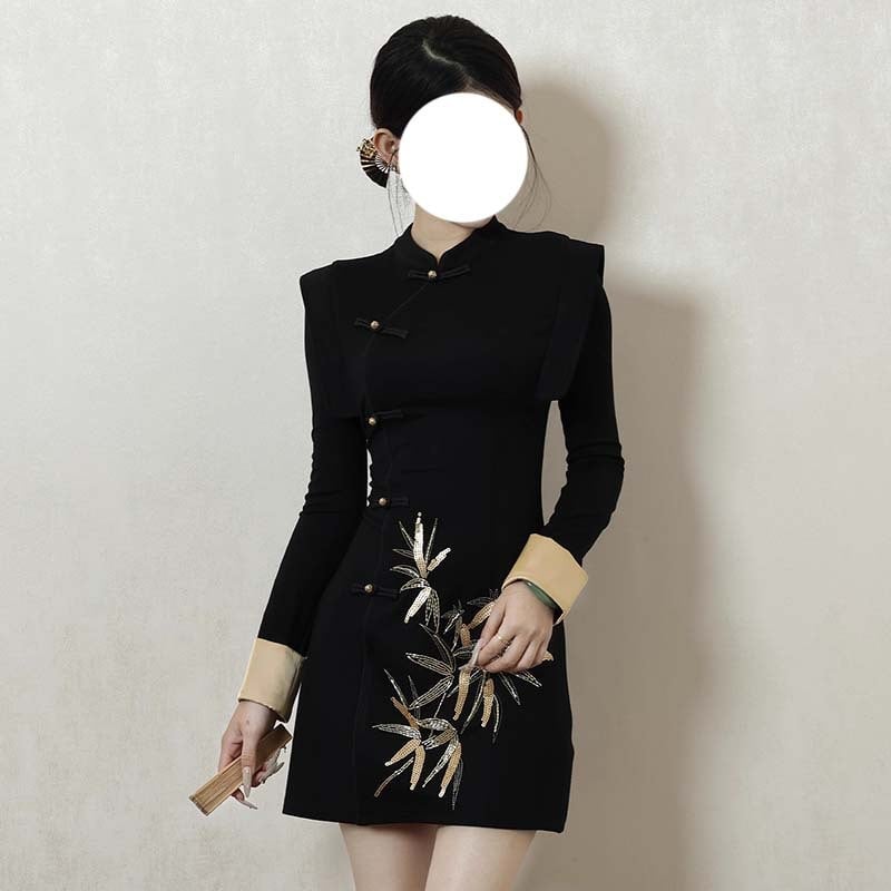 Rochie inspirată de qipao, cu guler înalt, broderie, poliester stretch, mâneci lungi, croială în A-line, lungime medie