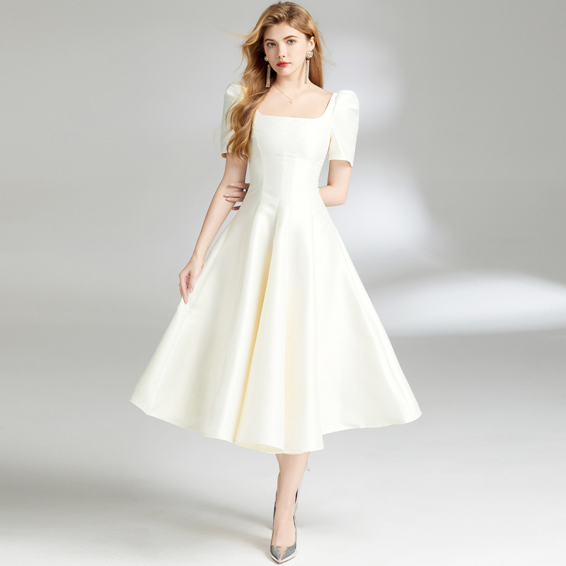 rochie din poliester monocromă, cu guler pătrat, mâneci bufante și talie înaltă